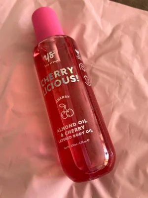 Cherrylicious kroppsolja med körsbär