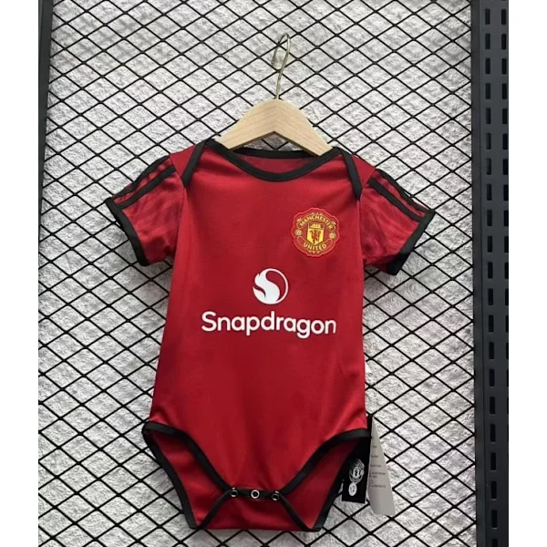 2025 Høj-kvalitets Baby 6-18M Man United Trøje - WELLNGS Manchester United Fodbold Sæt