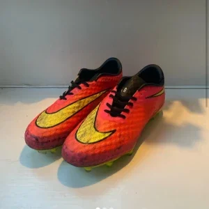 Nike Hypervenom fotbollsskor rosa/gul