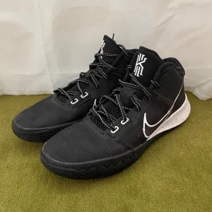 Svarta Nike Kyrie basket skor
