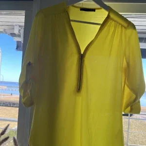 Gul blus