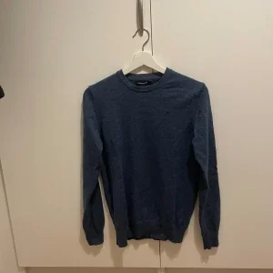 Blå tröja J Lindeberg