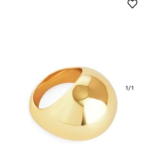 Slutsåld ring i guldplätering ARKET