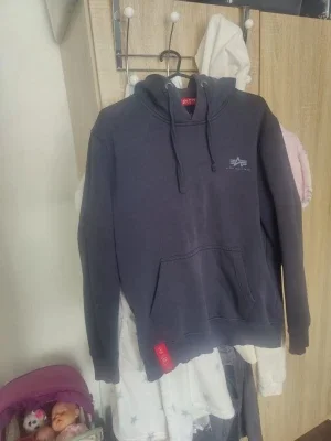 Mörkblå Alpha Industries hoodie
