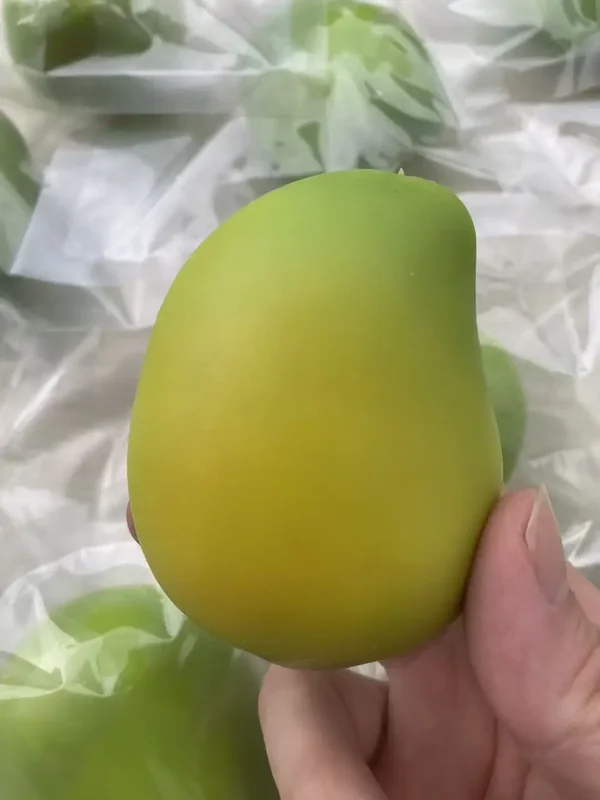 AliExpress - Handgemachter Knuspriger Mango-Stressball, Farbwechselnder Mango-Quetschball, ASMR Sensorisches Stressabbau-Spielzeug