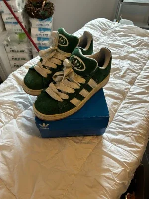 Gröna Adidas campus 00