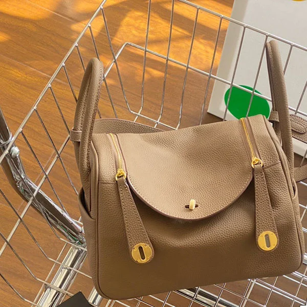 Lindy Khaki Skinn Oversized Messenger Bag Gullknapp 26cm