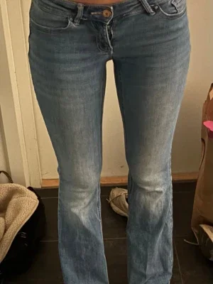 Vera Moda low Rise flared jeans