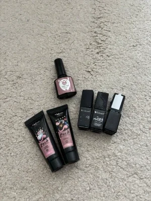 Nagellack och polygel kit mix