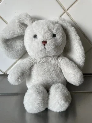 Vit mjuk kanin från Teddykompaniet
