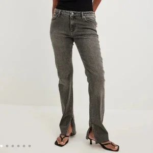Low waist slit jeans