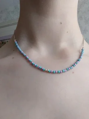 Pastellfärgat pärlhalsband