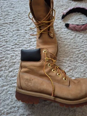 Beige Timberland kängor i läder