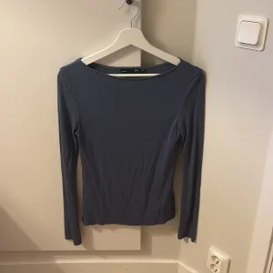 Blå långärmad topp från Lager 157