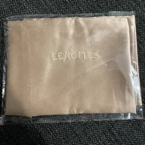 Silkesörngott från Lenoites