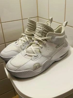 Jordan Generation 23 Basketball Shoes – White – Size EU45/US11