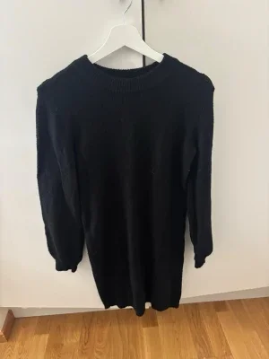 Svart stickad klänning från Object