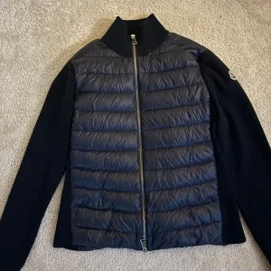 Marinblå Moncler cardigan
