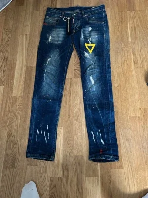 Mörkblå ripped jeans från dsquared2