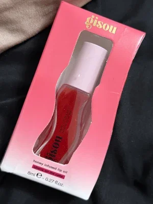 Gisou Honey Infused Lip Oil Cherry