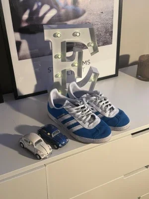 Adidas Real Madrid Gazelle blå/vit