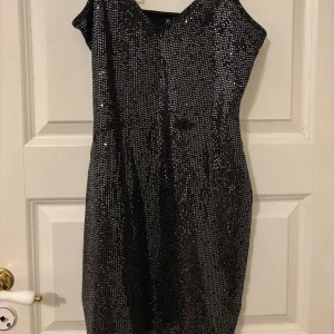 Svart glitter klänning