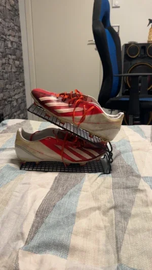 Adidas Messi fotbollsskor röd/vit