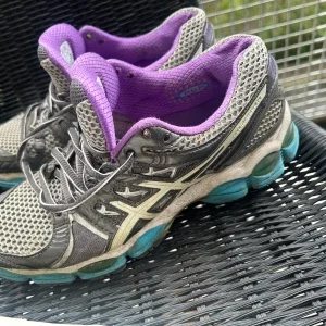 ASICS Gel Nimbus 14 sneakers grå/lila