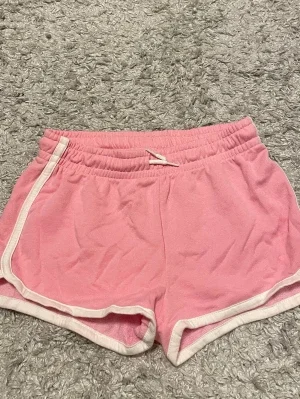 Rosa mjukisshorts som sitter perfekt – H&M