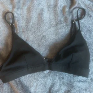 Svart bikinitopp