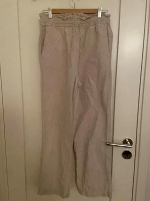 Beige linnebyxor från Cubus