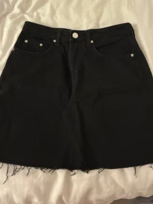 Svart jeanskjol från H&M Divided