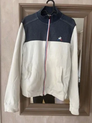 Vit och marinblå hoodie Le Coq Sportif
