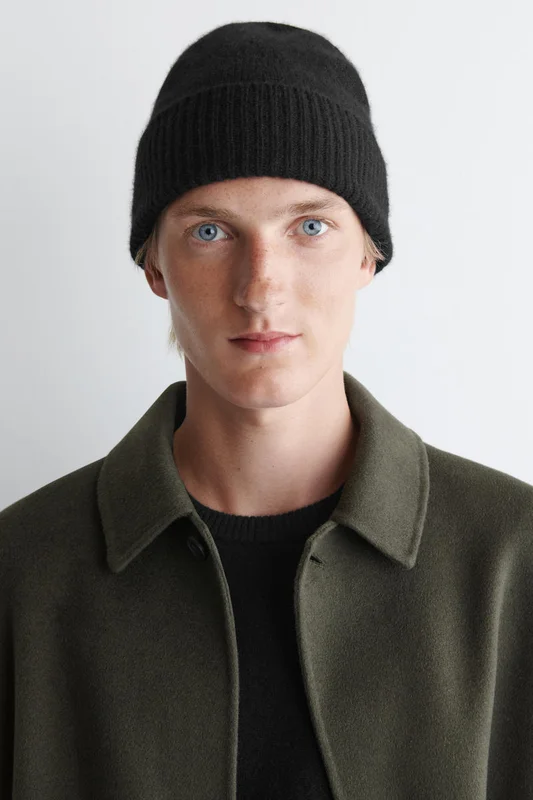 COS Cashmere Beanie in Black - Women