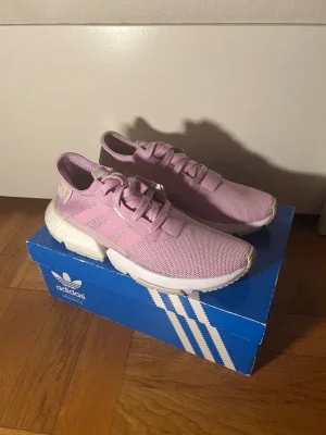 Adidas lila sneakers