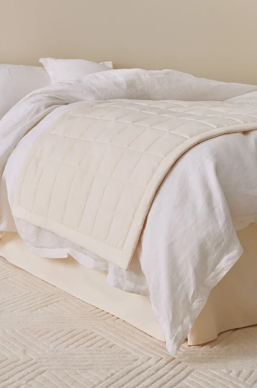 Jotex - Sengetæppe i Hotelstil 45 Cm Polyester Hvid Ensfarvet LINDEN Køb Sengetæpper hos Jotex