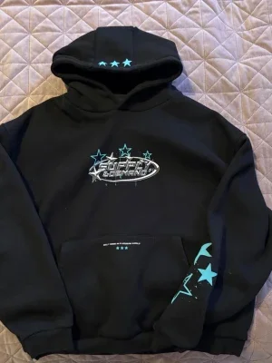 Svart hoodie Supply & Demand