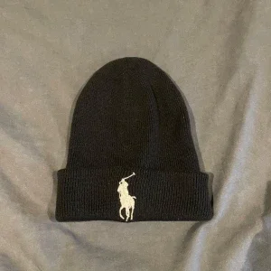 Svart mössa från Polo Ralph Lauren