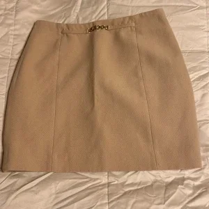 Kjol från H&M strl 38.