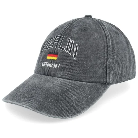 Iconic - Zwart unconstructed Cap - Berlin Germany Washed Black Dad Cap @ Hatstore