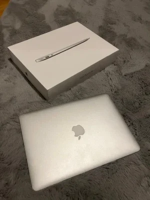 MacBook Air silver med laddare & box