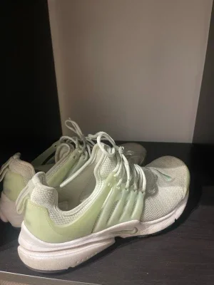 Nike Air Presto mintgröna sneakers