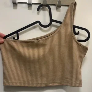 Beige ribbad one shoulder topp