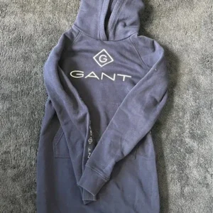 Blå klänning från GANT med logga