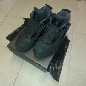 Jordan 4 Black cat