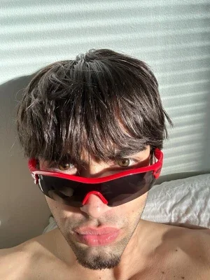 Röda sportiga solglasögon Oakley