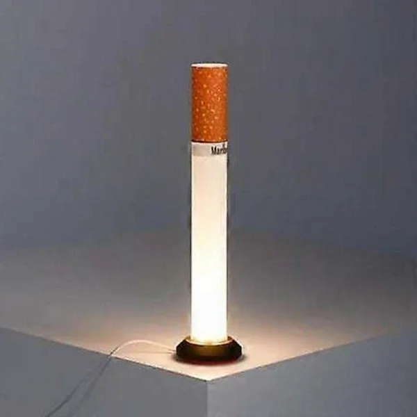Cigarettlampa, stämningsfull nattlampa, inredning, överdimensionerad cigarettformad inredning, lekfull konversationsstartare, konstverk för kreativa 