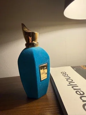 Xerjoff Erba Pura blå parfymflaska