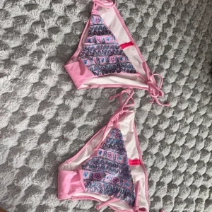 2st Rosa bikiniöverdelar från Victoria's Secret