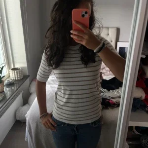 Vit beige randig tröja ️